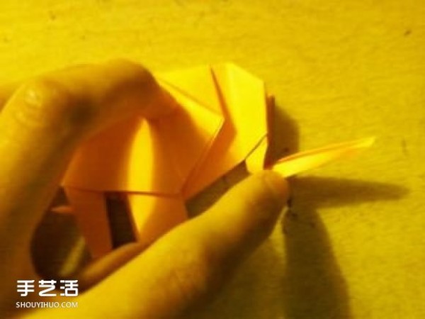 How to fold an elephant with paper, origami illustration of a flat elephant