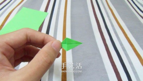 Tutorial on handmade origami flower holders can perfectly match Kawasaki roses