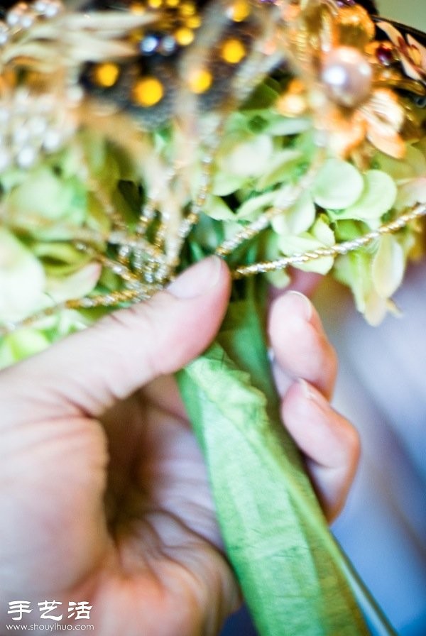 Hand-making tutorial on brooch and bouquet