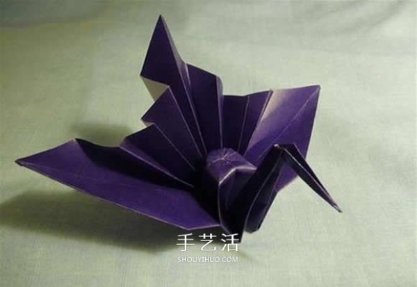 As if you are about to spread your wings and fly! Illustration of the steps of folding the beautiful paper crane