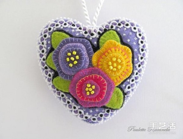 Non-woven beaded love pictures, cute fabric heart-shaped works for appreciation