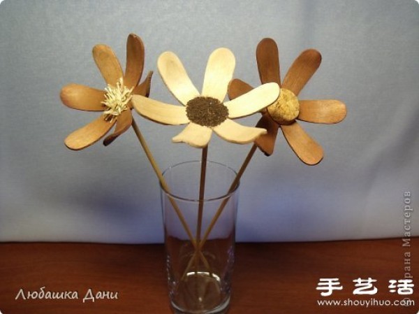 Ice cream sticks are turned into treasures to be made by hand to make beautiful handmade flowers