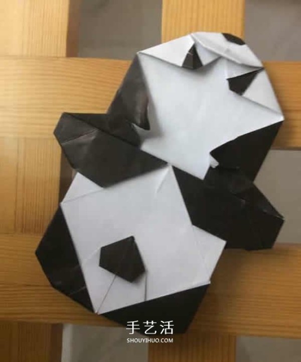 The origami step-by-step illustration of the crawling giant panda is so naive and cute~