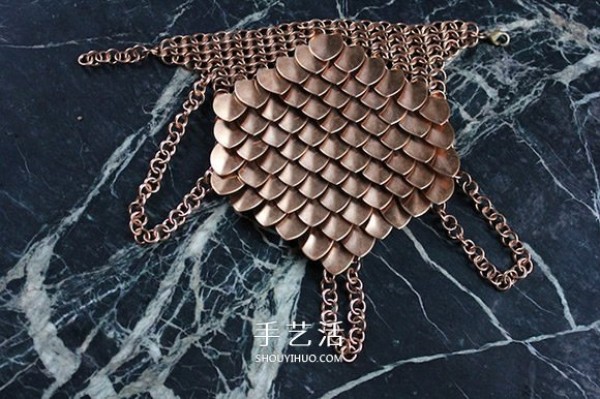 Translate the ideas in your mind into physical products, armor jewelry covered with scales