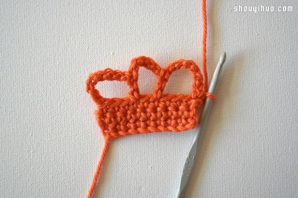 Wool crochet mini crown DIY cute brooch or headband