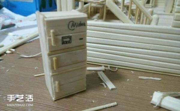 Disposable chopsticks are used to hand-make a life-like villa model, the steps are complete! 