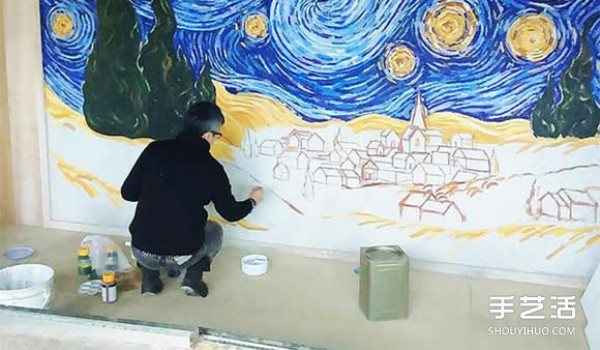 4 million beverage bottles were turned into treasure to create Van Goghs "Starry Night"