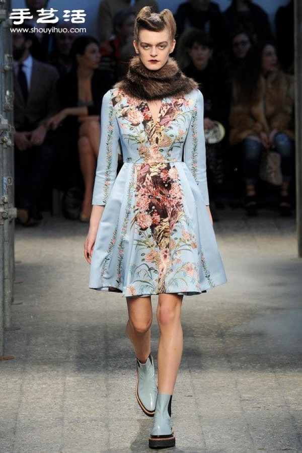 The 2014 autumn and winter clothing series breaks the dullness of autumn and winter, and a hundred flowers bloom