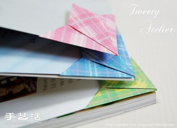 Triangle Bookmark Origami Method and Triangle Bookmark Illustrated Tutorial