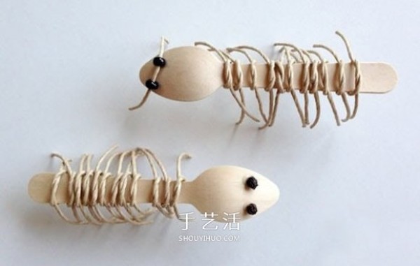 Creative handmade pictures of simple spoons for small animals made from disposable spoons