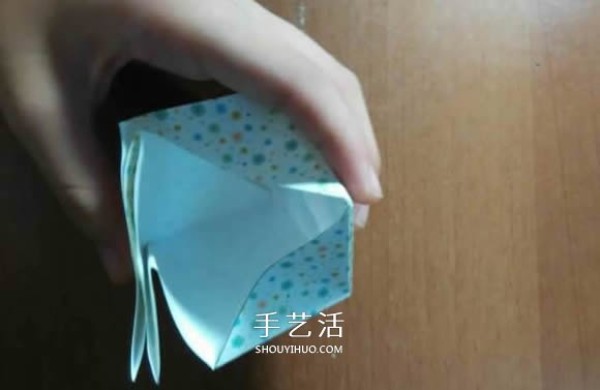 Fun magic box folding diagram and folding steps of a shrinkable box