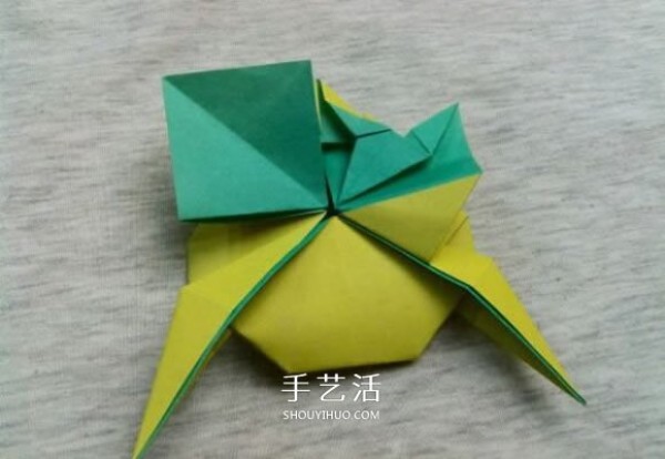 Three-dimensional frog origami step-by-step diagram, complicated methods and pictures of folding a frog