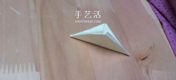 How to fold a spinning paper top with a simple flower-shaped top origami tutorial