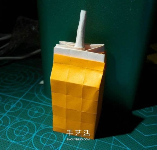 Interesting handmade origami tutorial, illustrations of how to fold a milk box with a straw