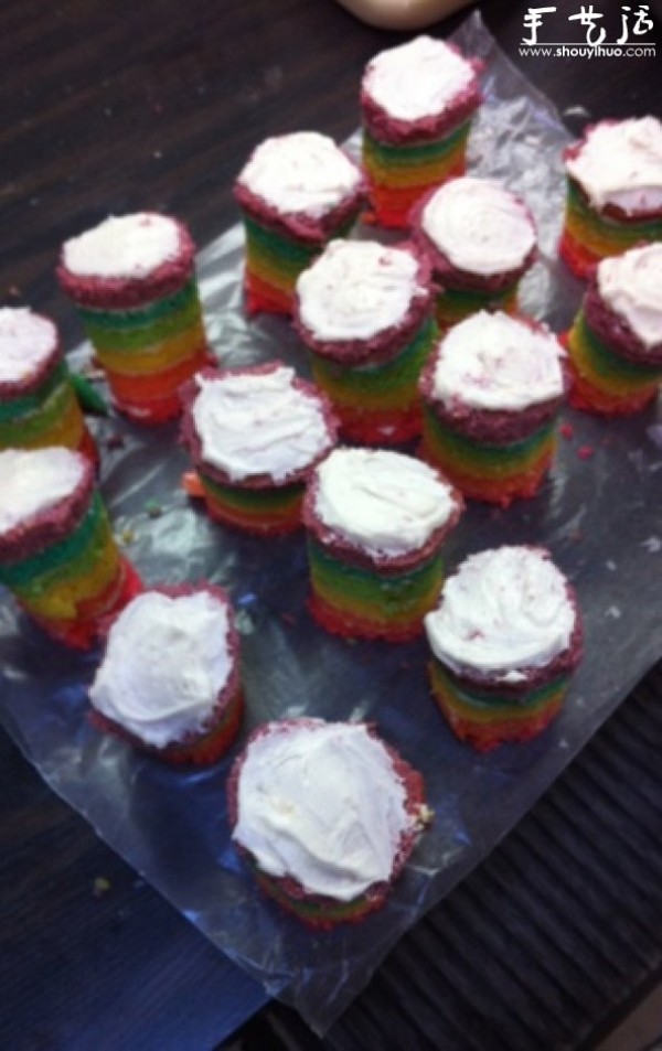 Teach you how to bake a beautiful rainbow cake