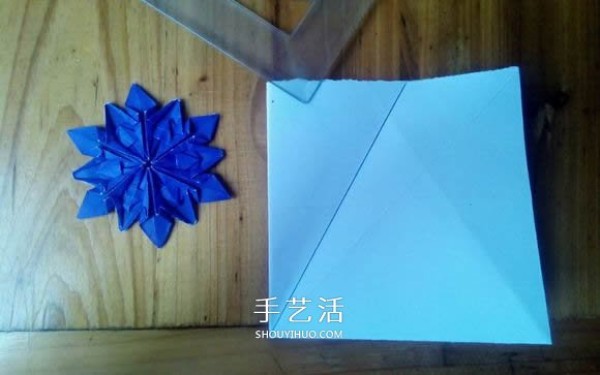 3D three-dimensional snowflake origami illustration, how to fold complex and exquisite snowflakes