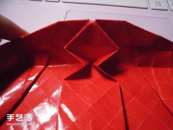 Kissing Fish Origami Illustration of the Super Complex Heart Folding Process