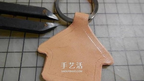 How to make your own leather keychain, how to make a handmade leather keychain