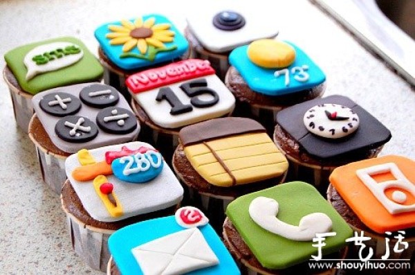 Handmade DIY iPhone icon cake