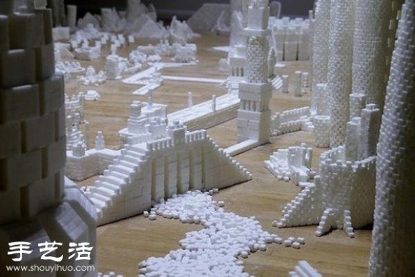 More than 500,000 sugar cubes DIY a fantasy future city model