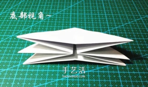 Illustration of how to fold a three-dimensional car, how to fold a hand-made origami car