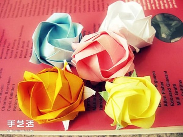 Folding a complex rose with illustrations and steps of folding a rose