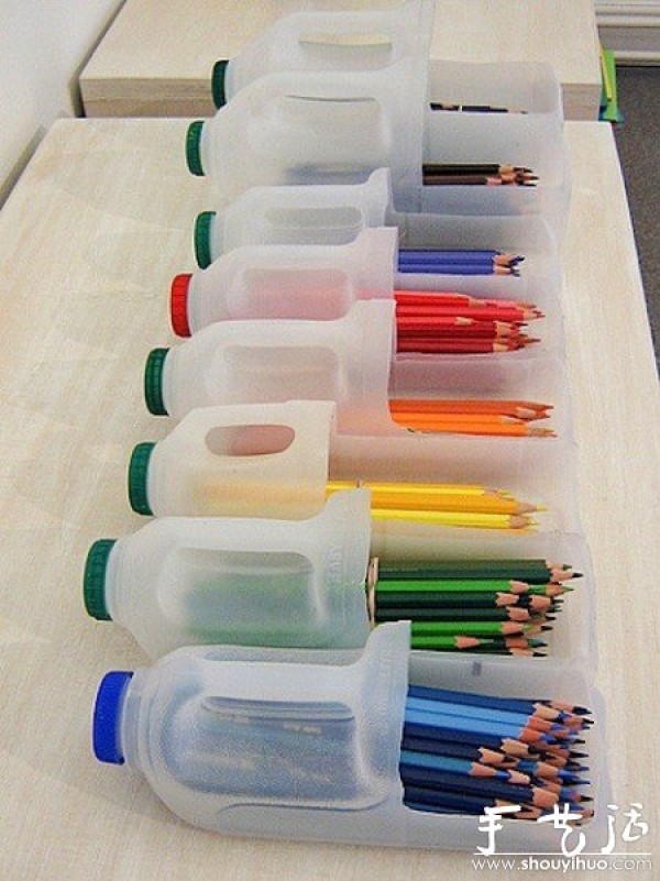 Yoghurt bottle waste is used to make a DIY storage pencil box