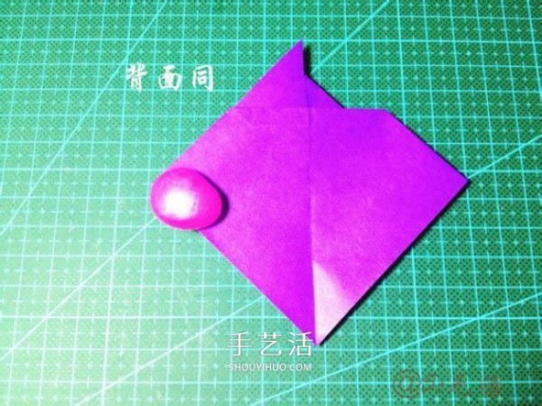 Illustration of how to fold a three-dimensional car, how to fold a hand-made origami car