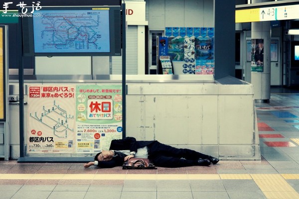 Works by British photographer Alex Robertson - Tokyoites