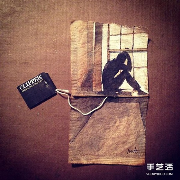 Turn waste into treasure: An artist uses a drunk tea bag as a canvas to write a diary