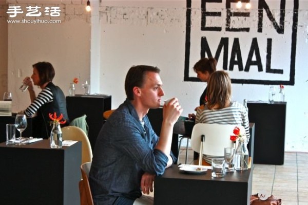 Eenmaal, a restaurant that only allows one person to dine in the Netherlands