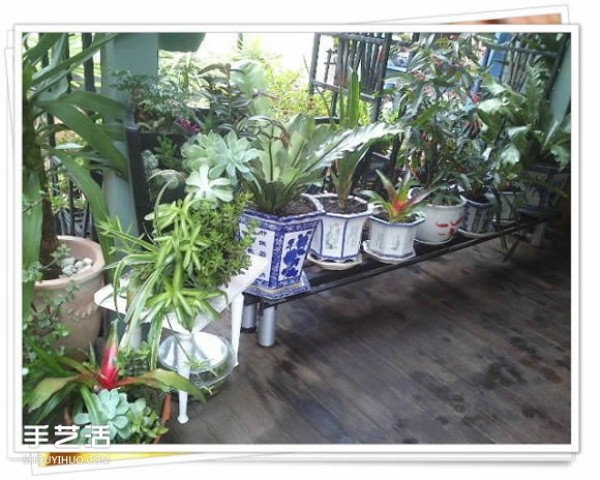 Iron shelf waste is used to DIY a handmade shelf for holding flower pots