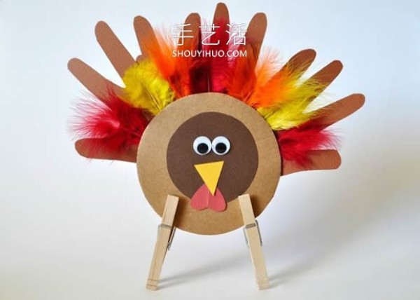 Tutorial on how to make a handmade Thanksgiving cardboard turkey for kindergarten