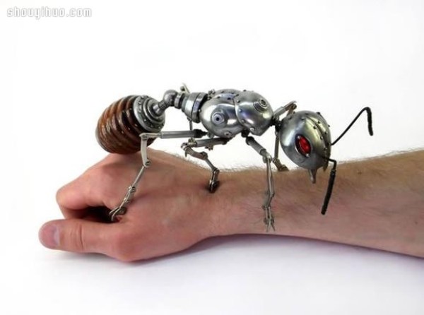 Discarded hardware DIY stunning steampunk style animal sculptures