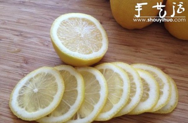 Honey lemon recipe for detoxification and whitening