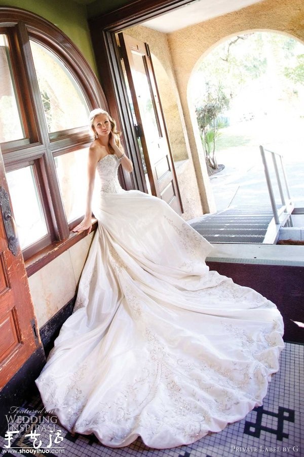 Private Label by G Appreciation of exquisite wedding dress works