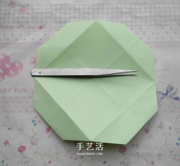 A tutorial on how to fold a diamond rose and a tutorial on how to fold a diamond rose