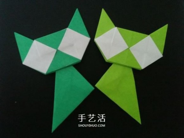 Step-by-step diagram of origami for a handmade kitten. Illustration of how to fold a cute kitten