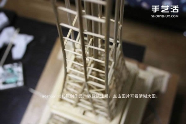 A detailed illustrated tutorial on making a model of the Eiffel Tower using chopsticks and bamboo skewers