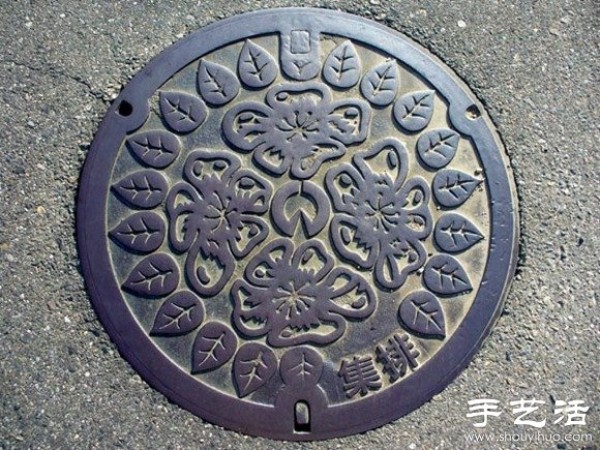 Japanese street creative manhole cover DIY design