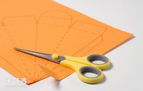 Origami carrot folding method and illustration of how to make a carrot packaging box