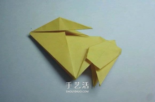 The detailed origami illustration process will teach you how to fold a three-dimensional rabbit