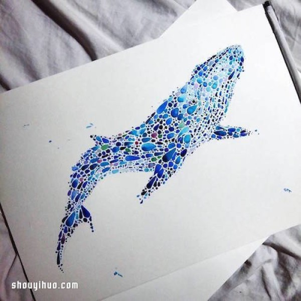 Hand-painted small dots are combined into extremely delicate animal patterns