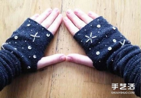 Illustrated tutorial on the simple hand-made transformation of long cotton socks into DIY gloves