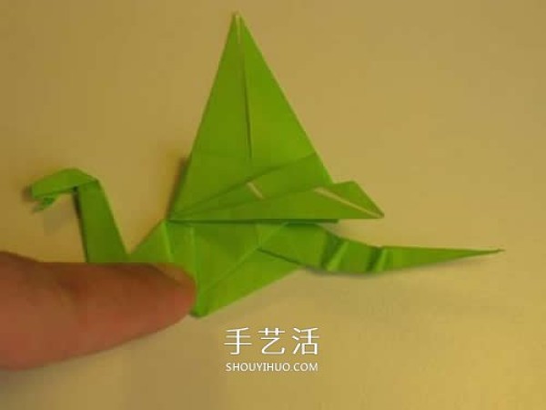 Step-by-step diagrams of hand-made origami pterosaurs. Illustrated process of folding pterosaurs