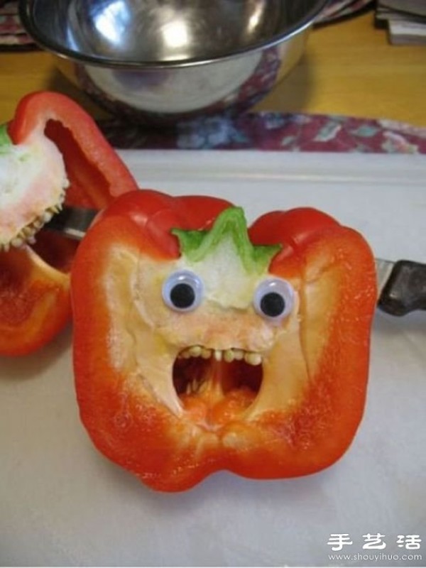 Green pepper and red pepper creative DIY horror expression