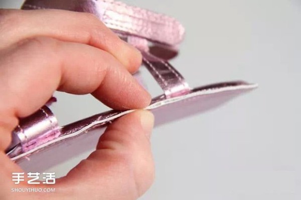 Renovate unwanted old bags to DIY to make beautiful baby shoes