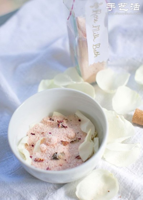 Rose petal DIY bath products whiten and maintain delicate skin