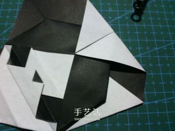 Fold a national treasure and come out! Illustration of the origami method of cute giant panda