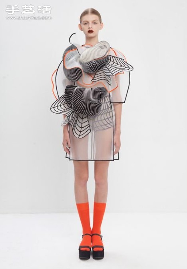 Clothes intertwined with 3D lines give you a new visual experience